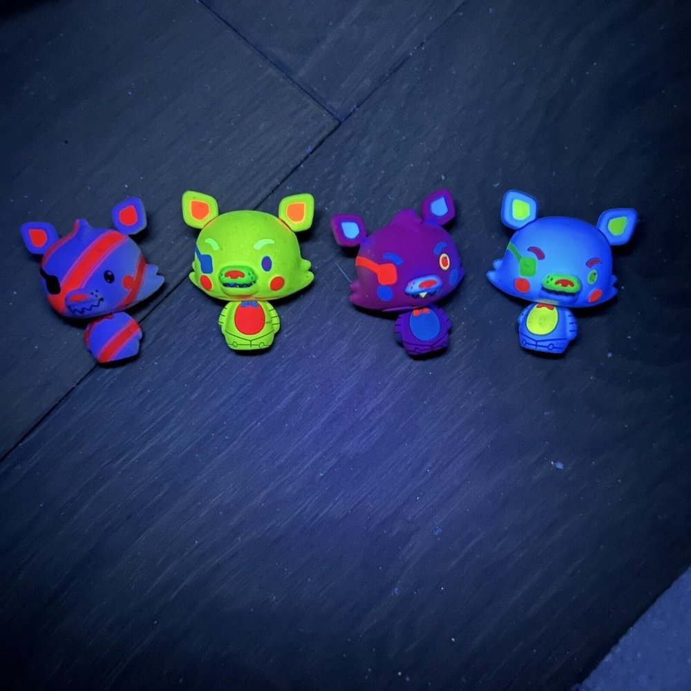 4 Funko Five Nights At Freddys Pint Size Blacklight Foxy Candy Cane Yellow Blue - Picture 2 of 11